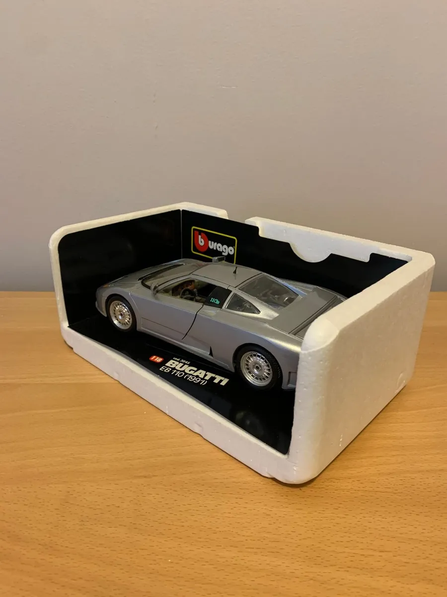 Bugatti EB110 1991 1/18 Burago Model Car - Image 3