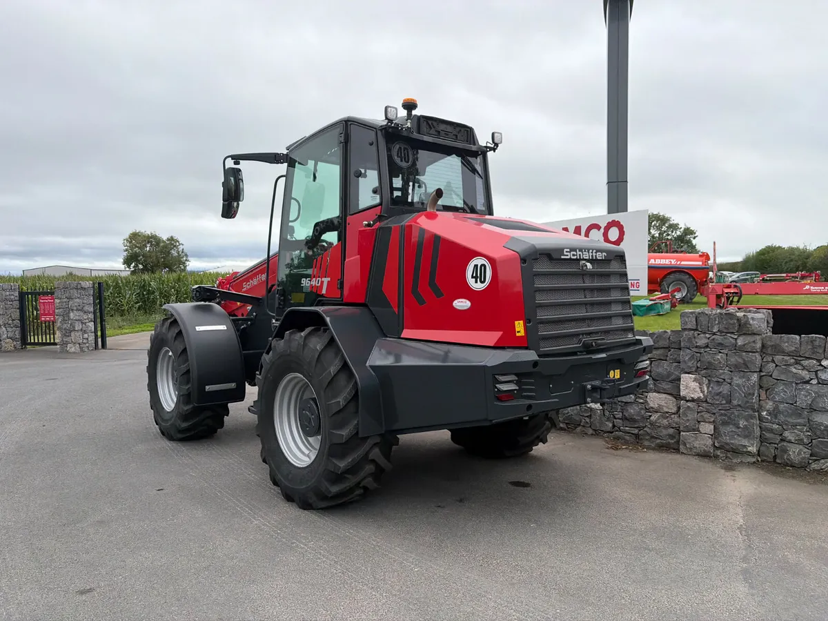 Schaffer 9640T Loader - Image 3