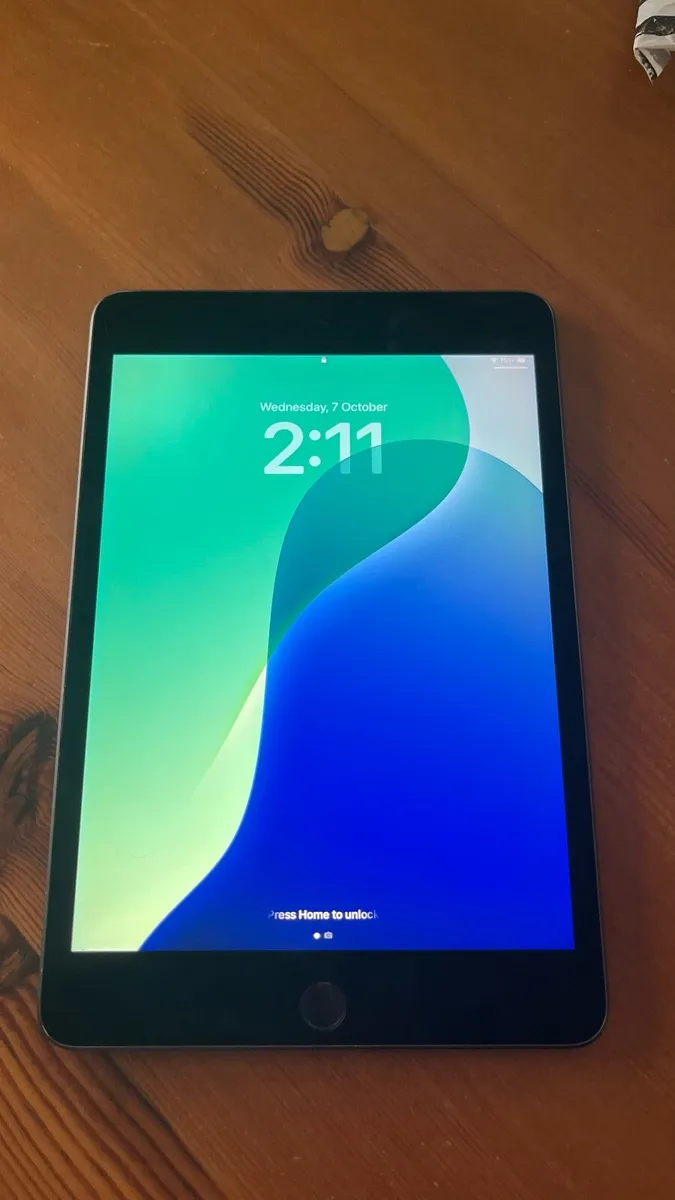iPad mini 5th Gen 64GB Wi-Fi, Excellent Condition - Image 1