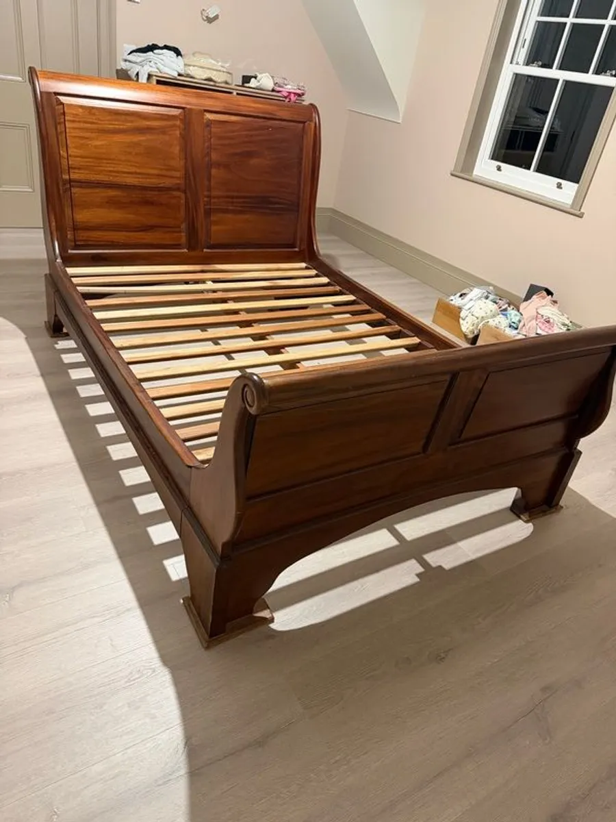 Sleigh bed - Image 1