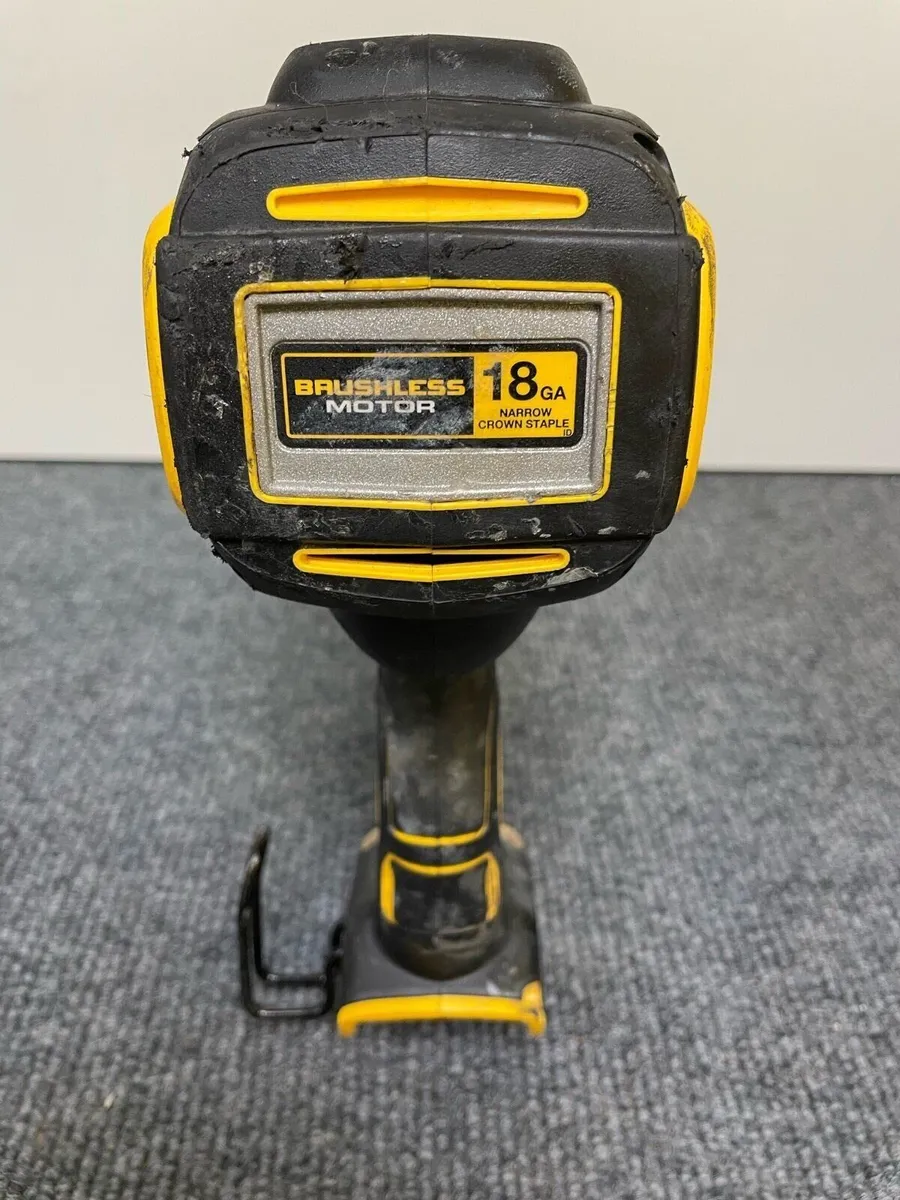 Dewalt 18v stapler - Image 3