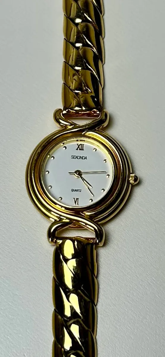 Ladies vintage Seconda watch new battery - Image 1