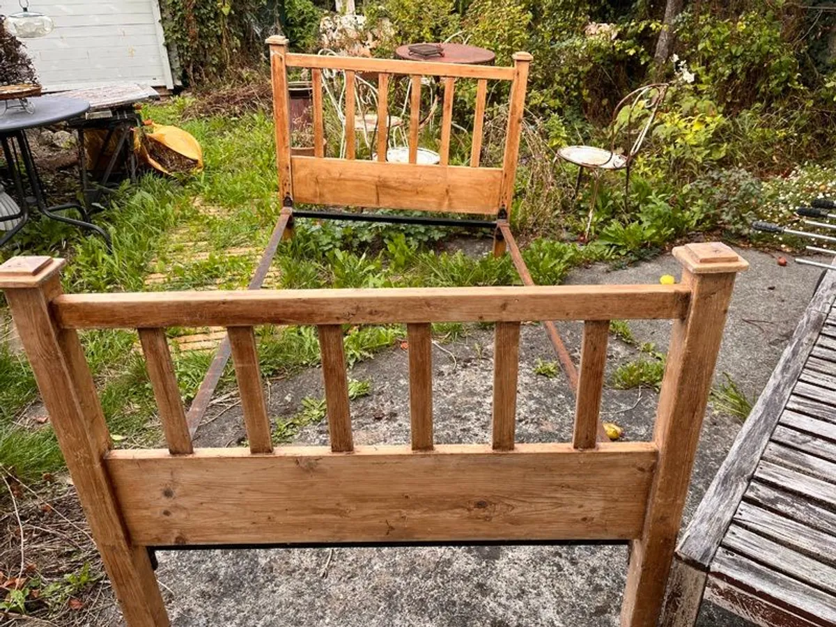 Antique pine bed ends and iron rails - Image 4