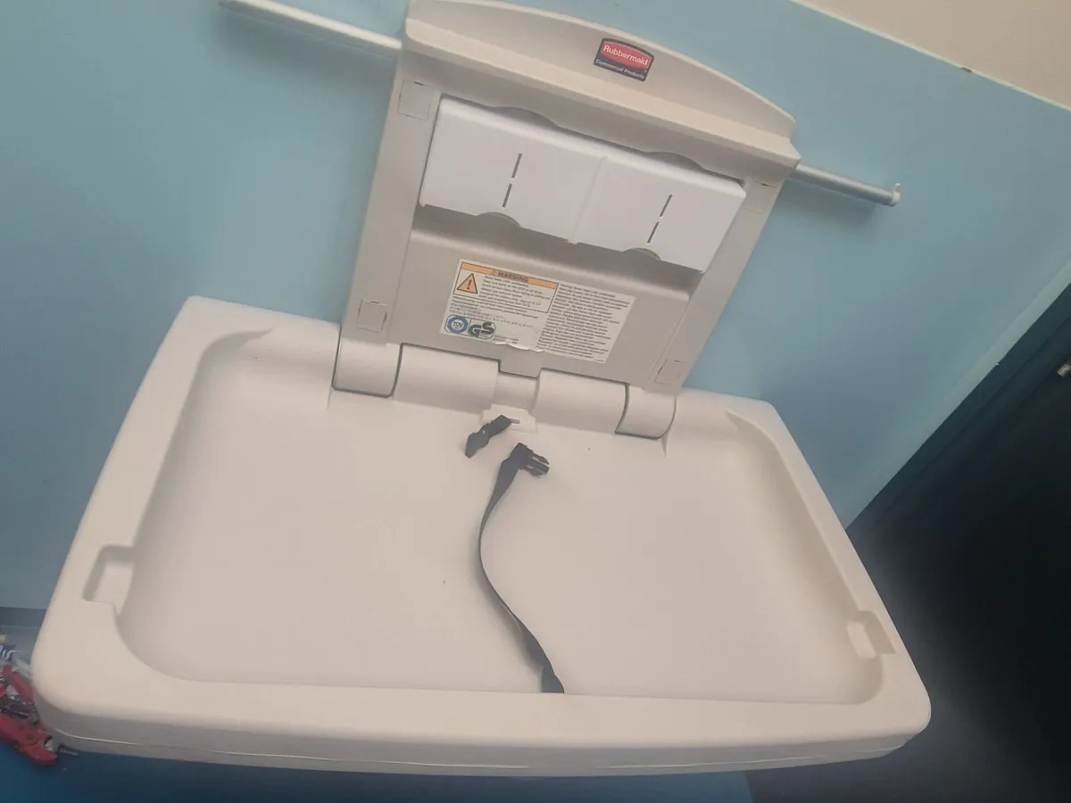 Rubbermaid Commercial Changing Table - Image 2