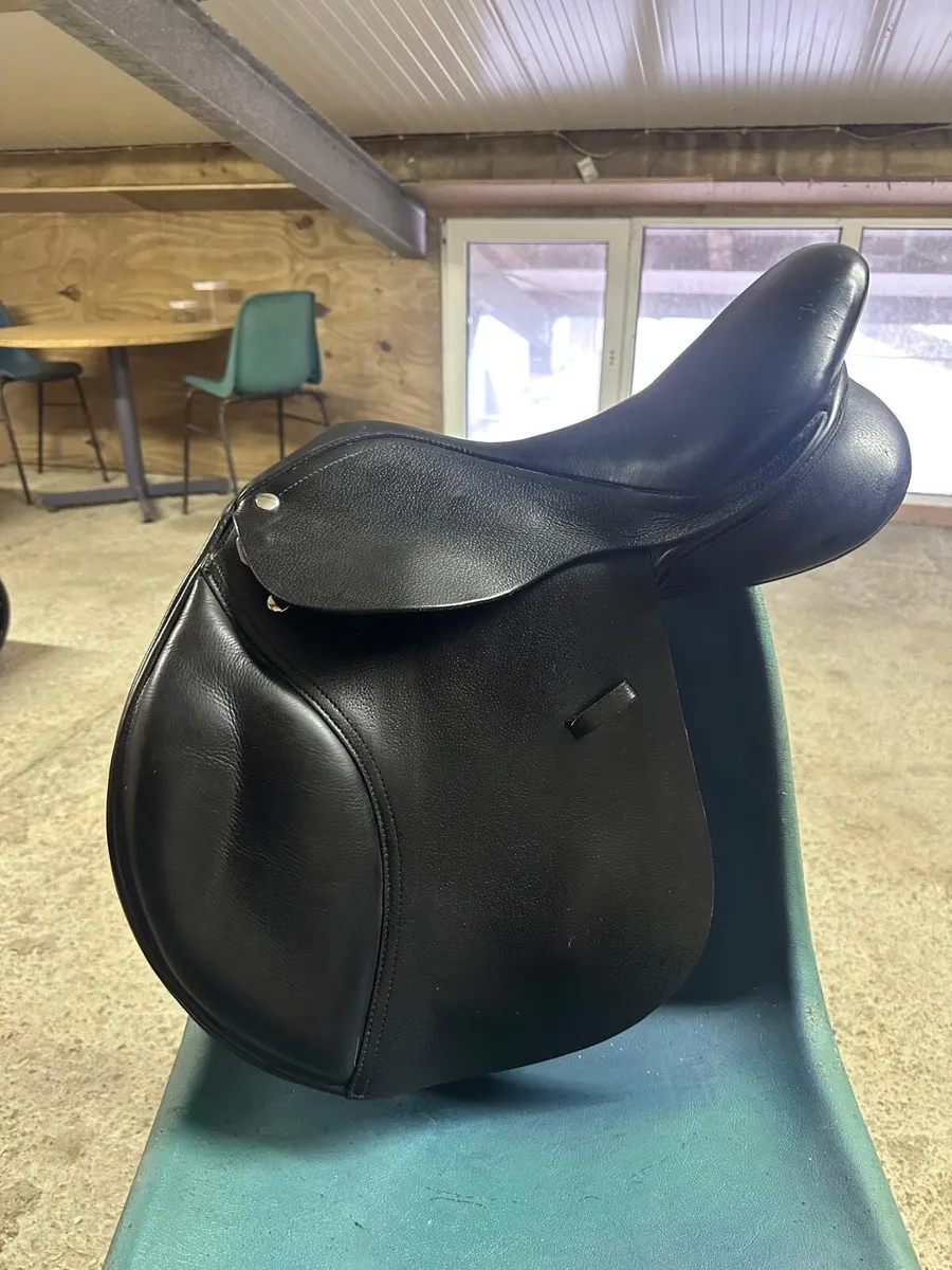 Black 14in Homestead Saddlery Saddle - Image 3