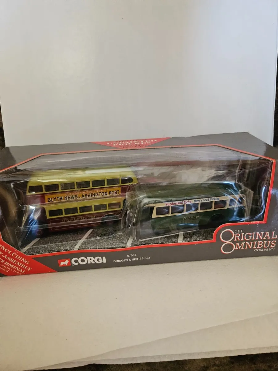 Corgi Bus Set - Image 1