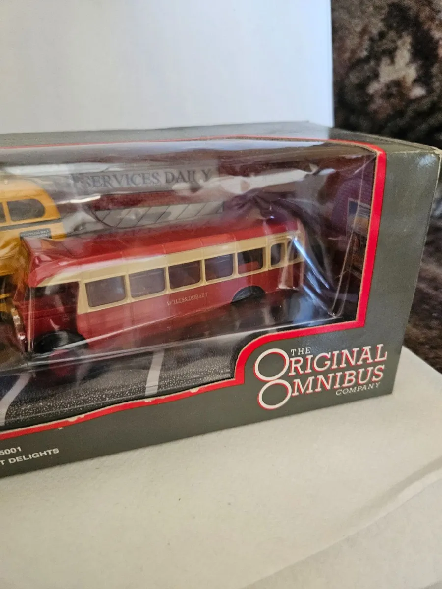 Corgi Bus Set - Image 3
