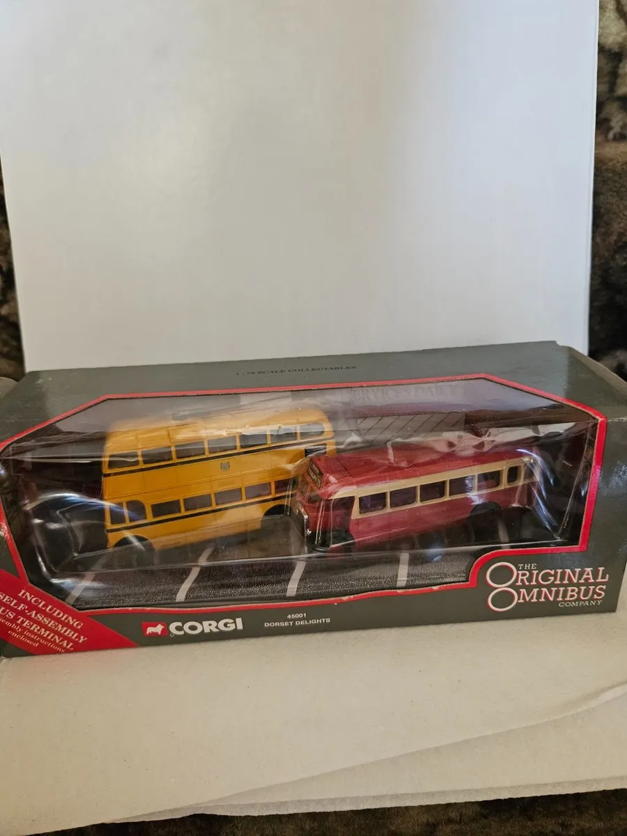 Corgi Bus Set - Image 1