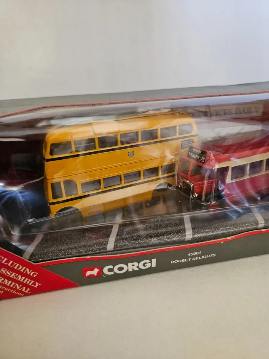 Corgi Bus Set - Image 2