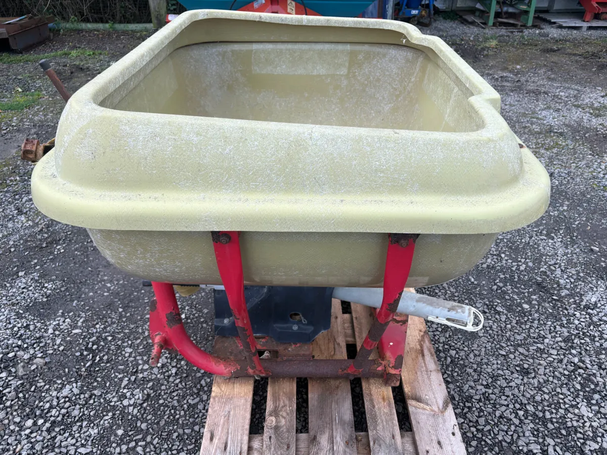 BMC / Vicon Fertiliser Spreader - Image 3