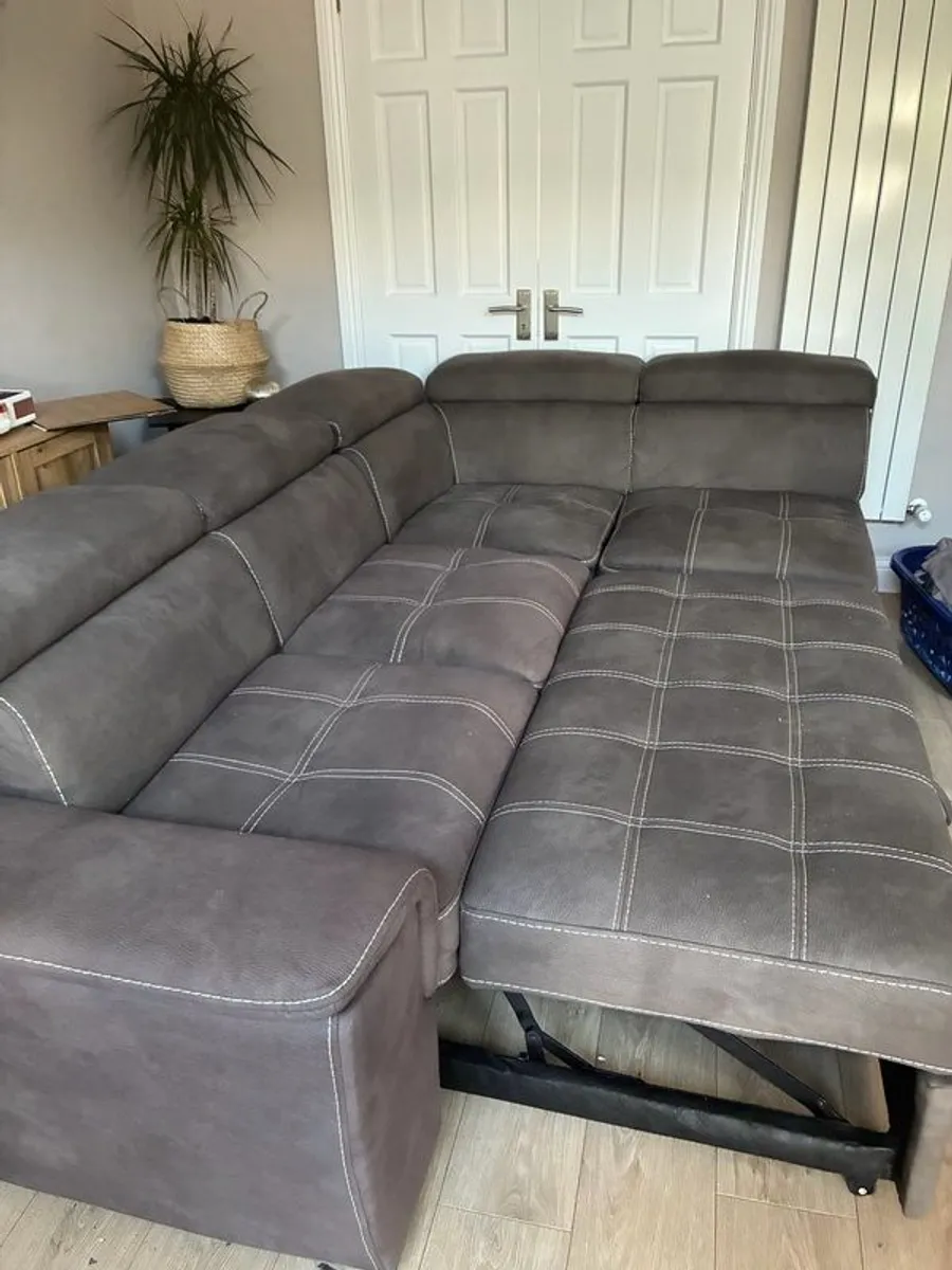 L shaped corner sofa - Image 1