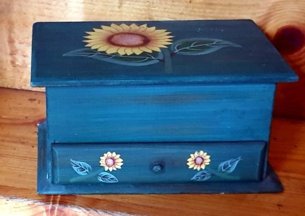 Vintage Country Chic Hand-Painted Wooden Chest - Image 3