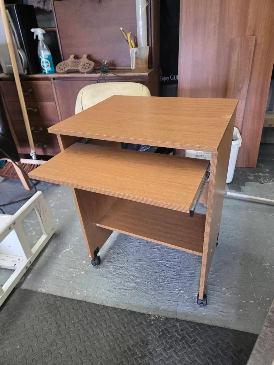 Small kids computer desk eight
