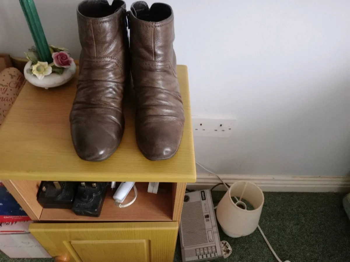 ANKLE BOOTS/BROWN - Image 1