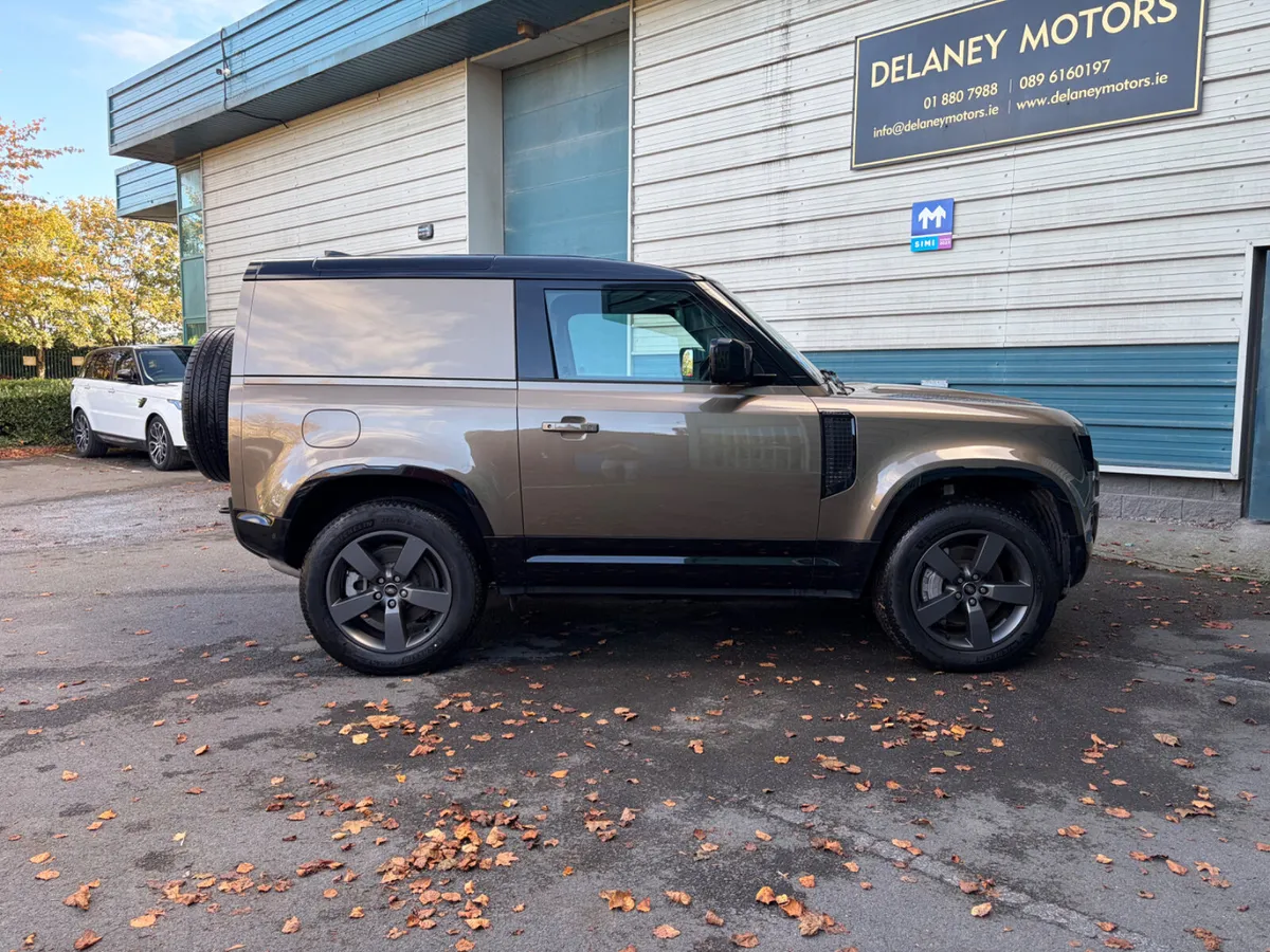 251 Defender 90 D350 HSE X Dynamic N1 3 Seat Van - Image 4