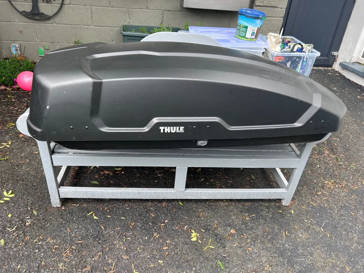 Thule Force 400 Litre Roof Box + WingBar Evo 127 - Image 1