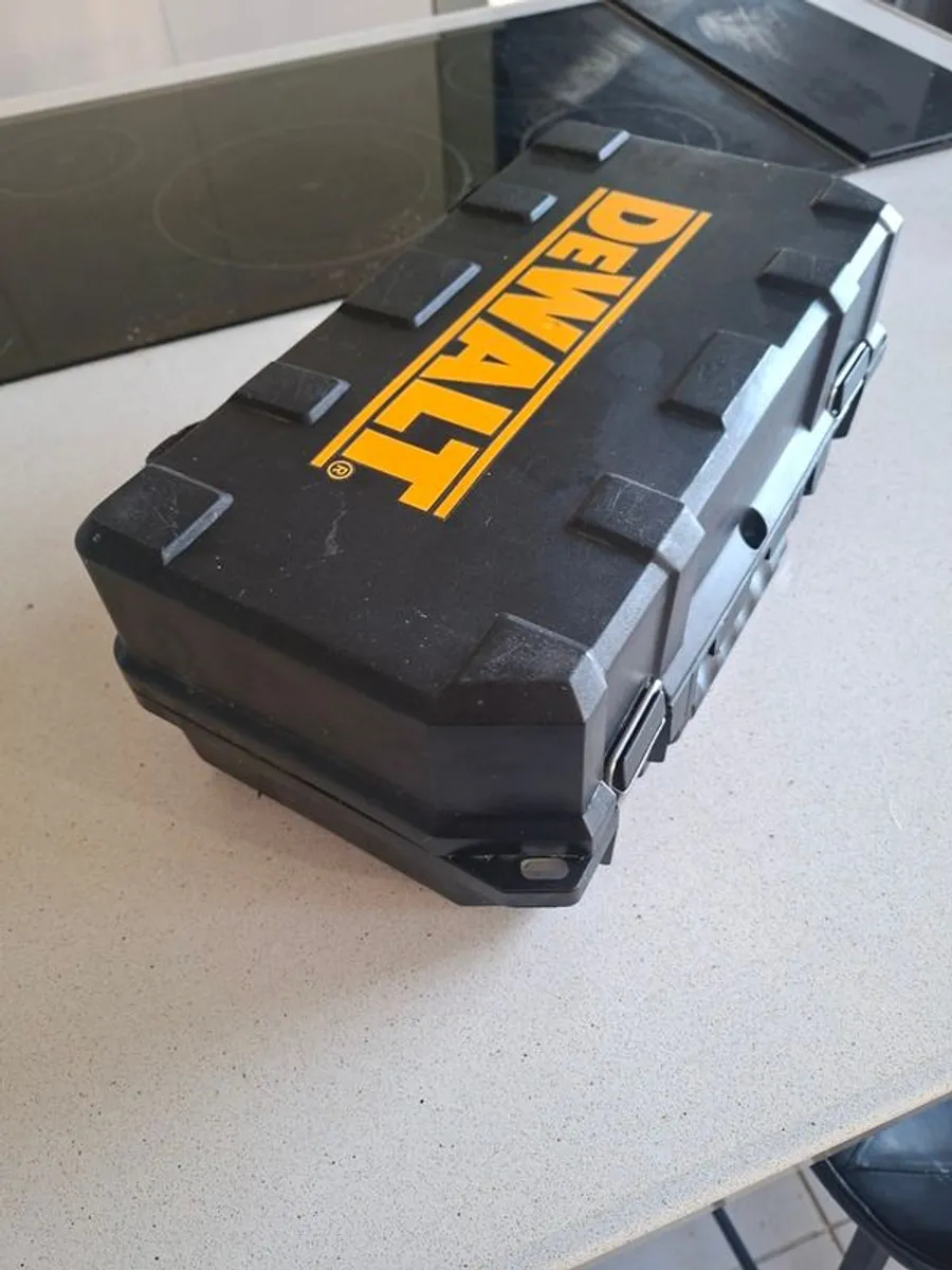 DeWalt DW682K 110V Biscuit Joiner with Case - Image 3
