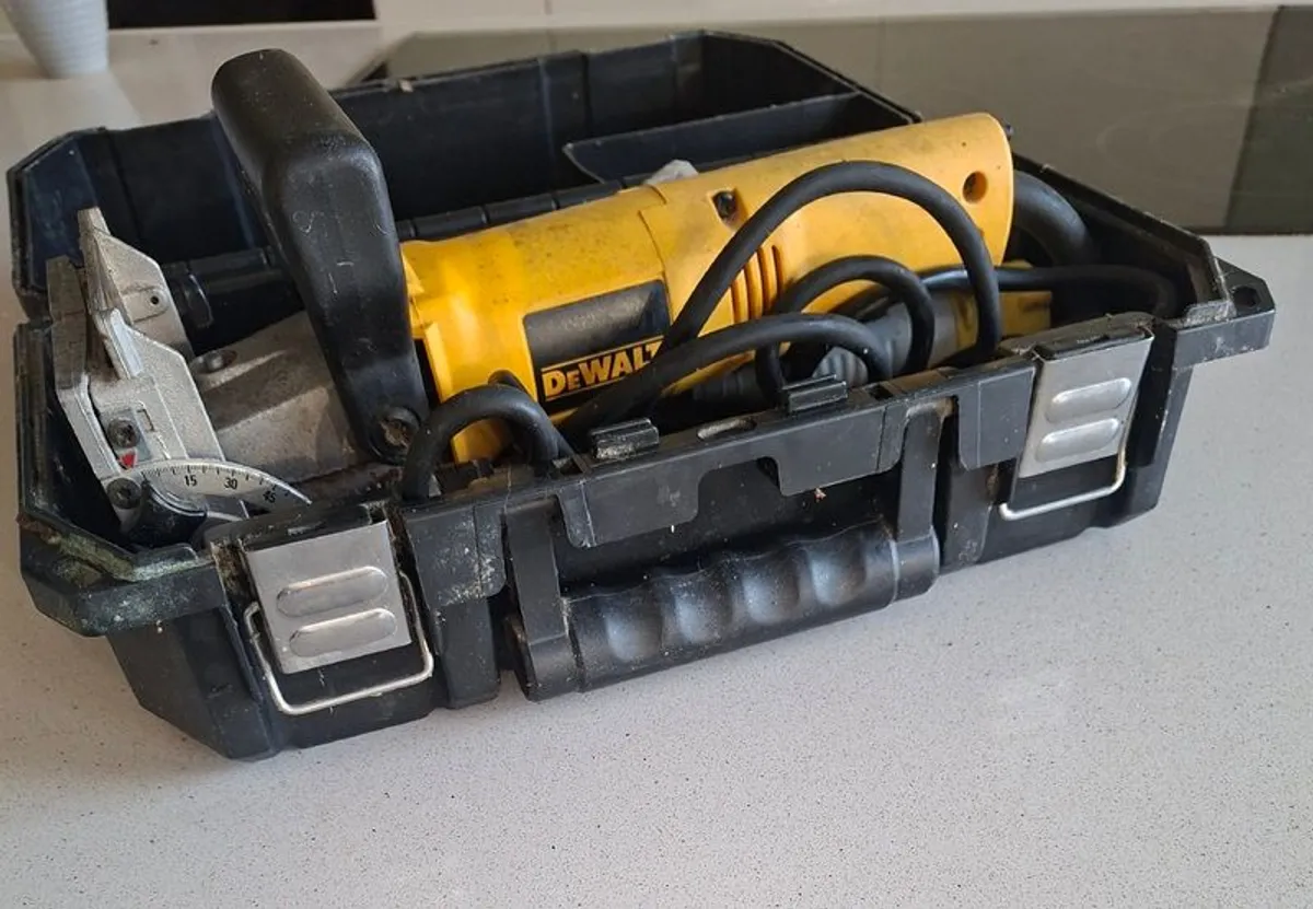 DeWalt DW682K 110V Biscuit Joiner with Case - Image 4