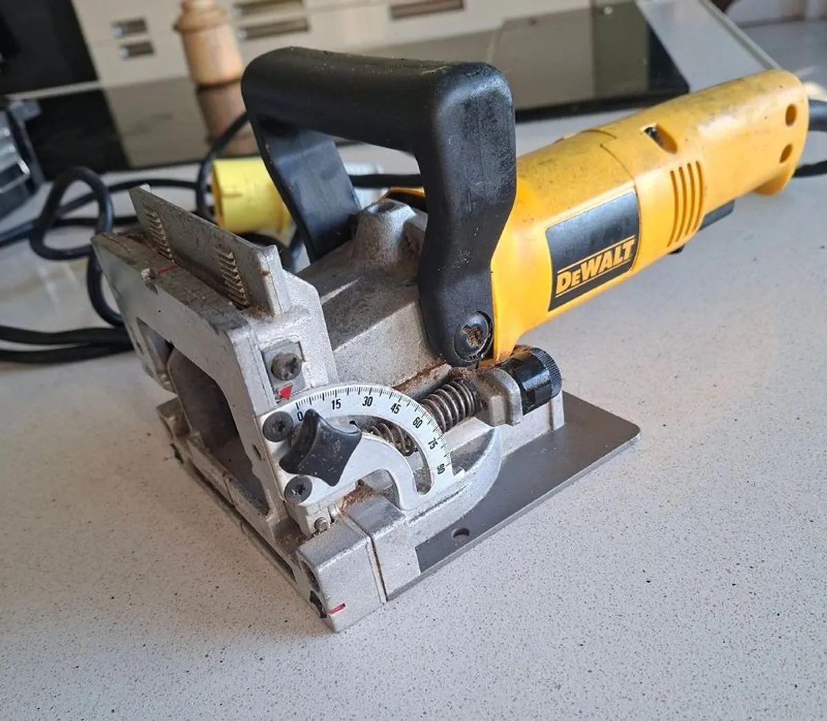 DeWalt DW682K 110V Biscuit Joiner with Case - Image 1