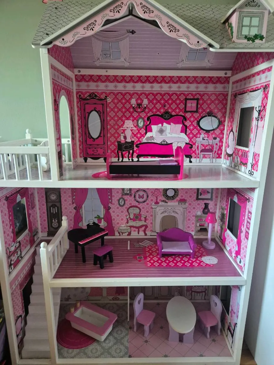 Dolls house - Image 1