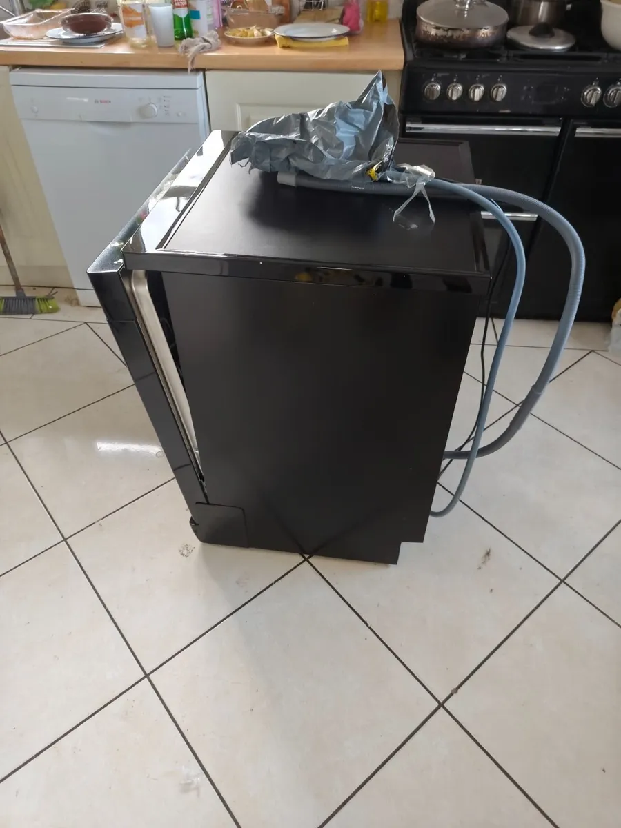 Hotpoint Dishwasher - Image 1