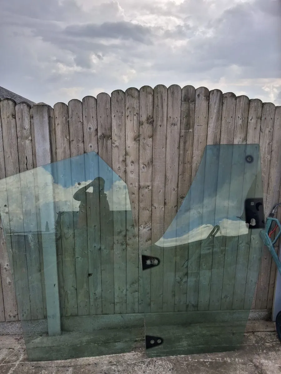 Tractor Glass - Image 1