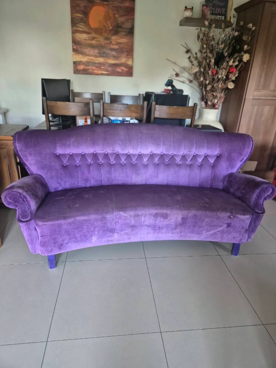 Vintage curved velvet sofa - Image 1