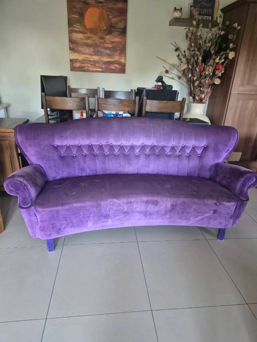 Vintage curved velvet sofa - Image 2