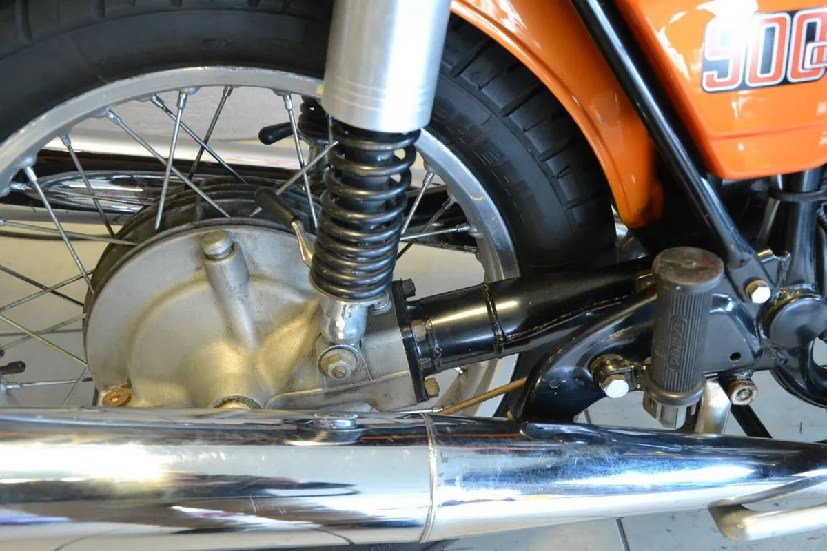 BMW R90S Daytona Orange - Image 2