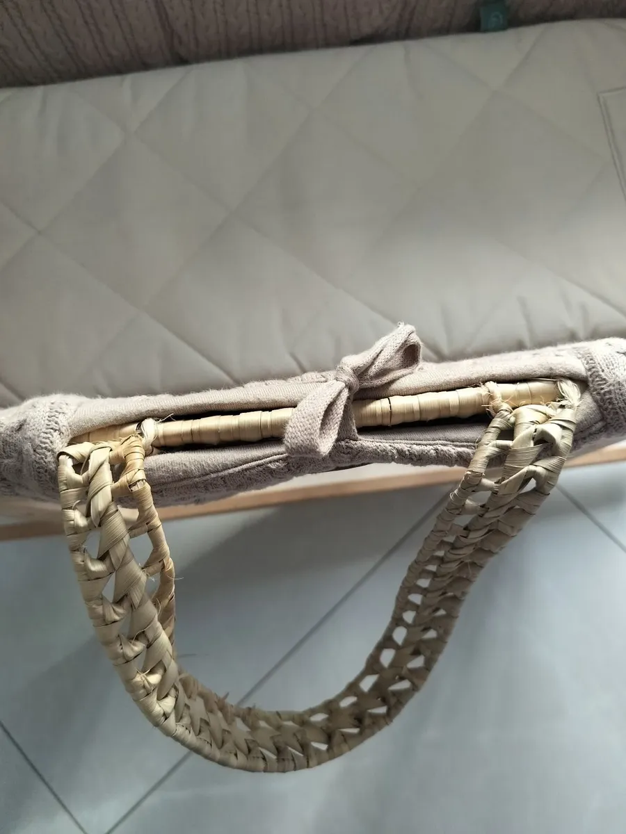 Green sheep moses basket with rocking stand - Image 3