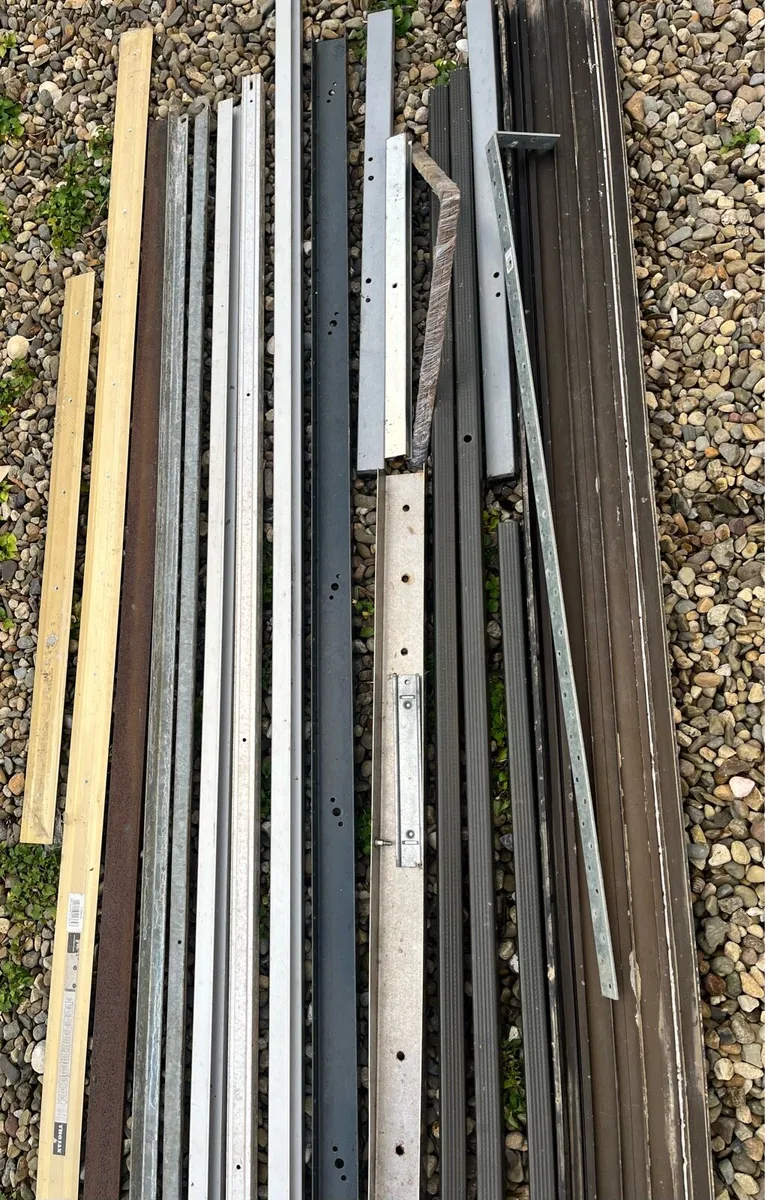 Bundle of aluminium & metal profiles - Image 1