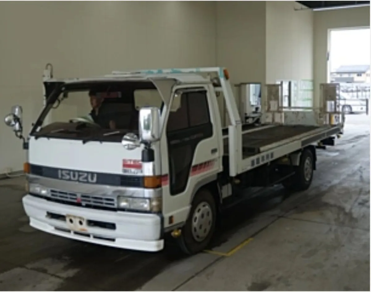 1992 Isuzu Elf 4.3 Diesel Recovery Truck - Image 1