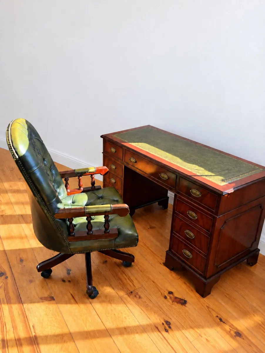 Chesterfield Mountbatton Captain Swivel Chair - Image 2