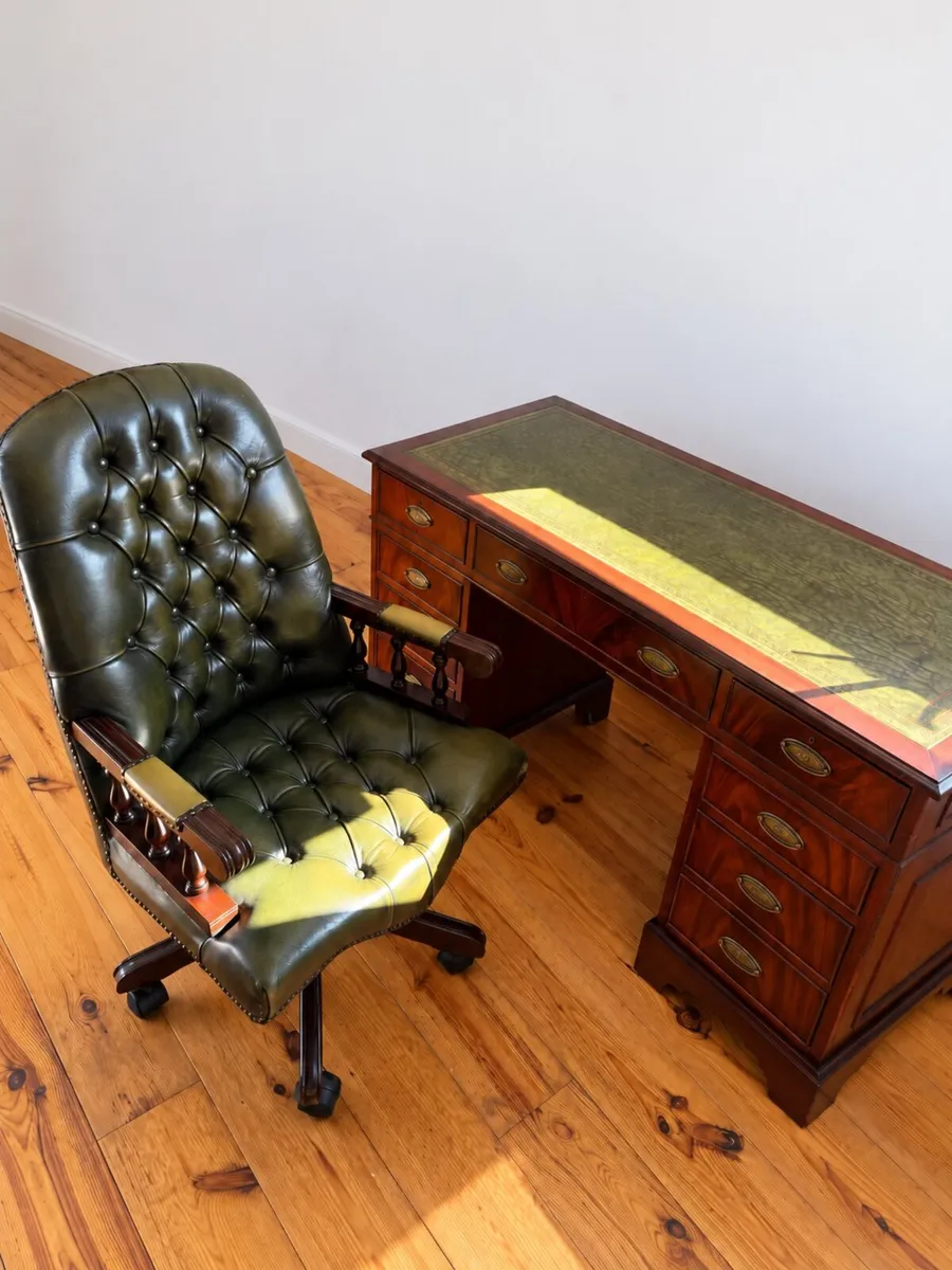 Chesterfield Mountbatton Captain Swivel Chair - Image 3