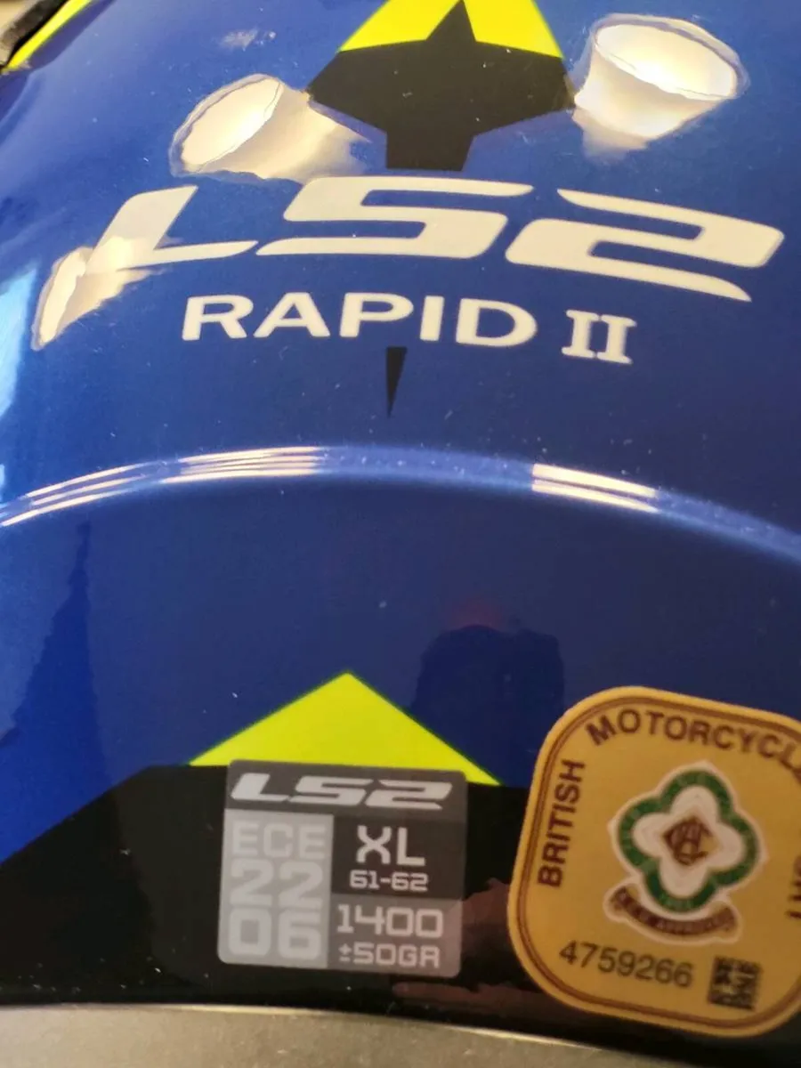 Helmet,tank bag,rear seat bag, usb charger. - Image 1
