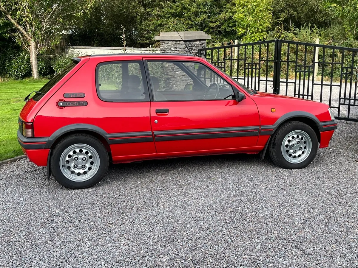 Peugeot 205 1990 - Image 1