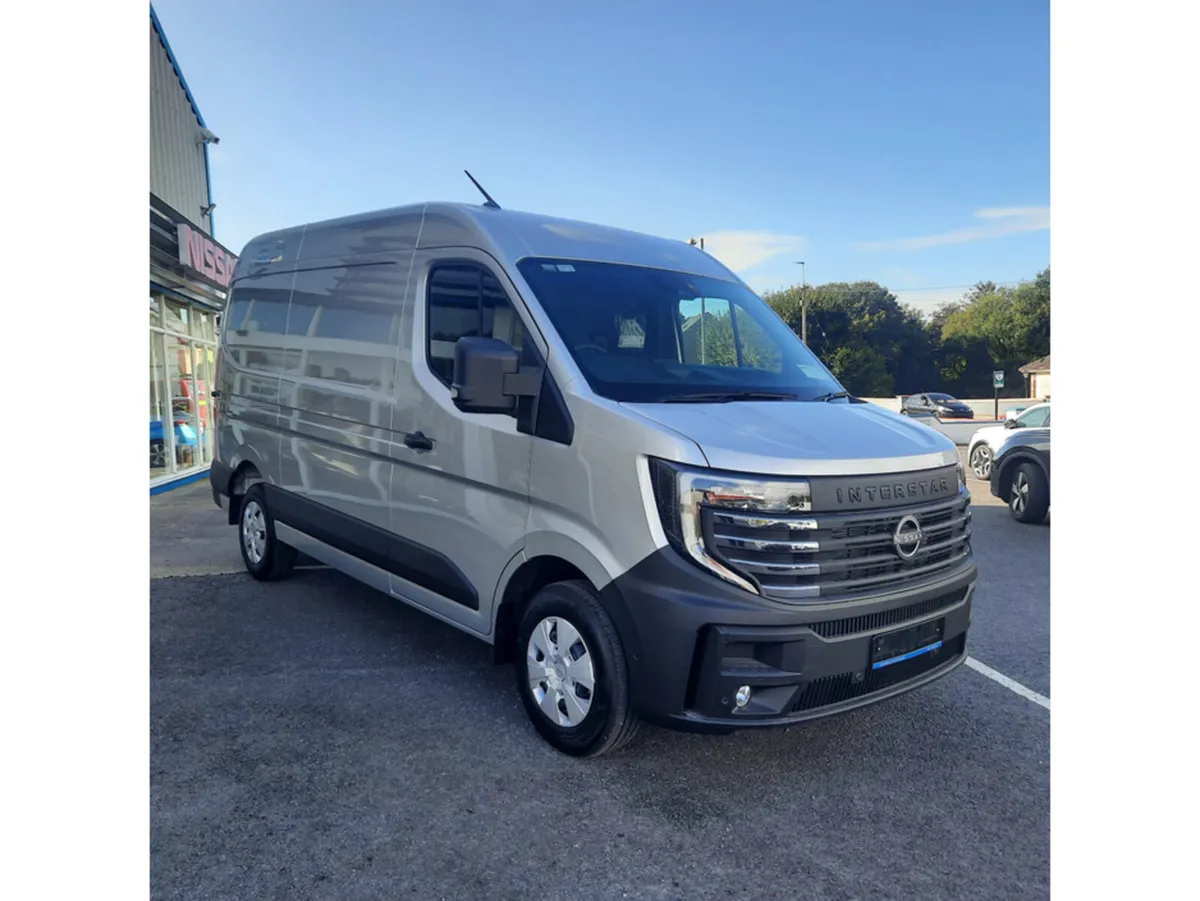 Nissan Interstar 150 BHP SV PREMIUM AUTOMATIC MEDI - Image 3