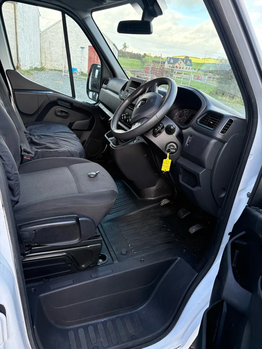 2021(212) Renault Master 121kms MWB No VAT - Image 3