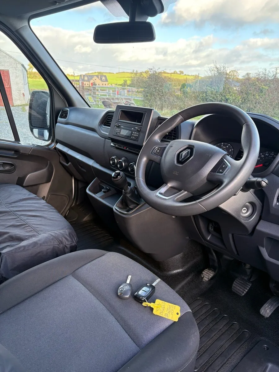 2021(212) Renault Master 121kms MWB No VAT - Image 4