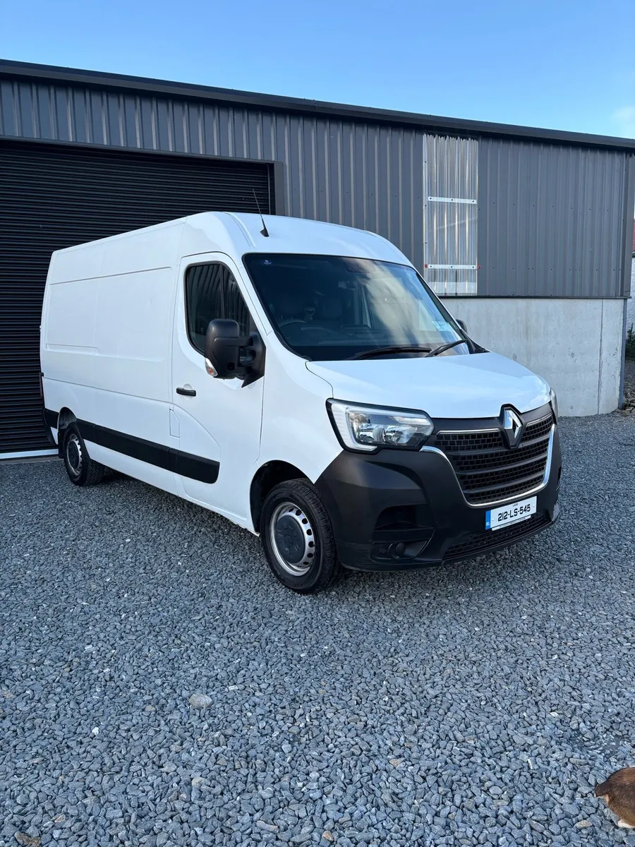 2021(212) Renault Master 121kms MWB No VAT - Image 1