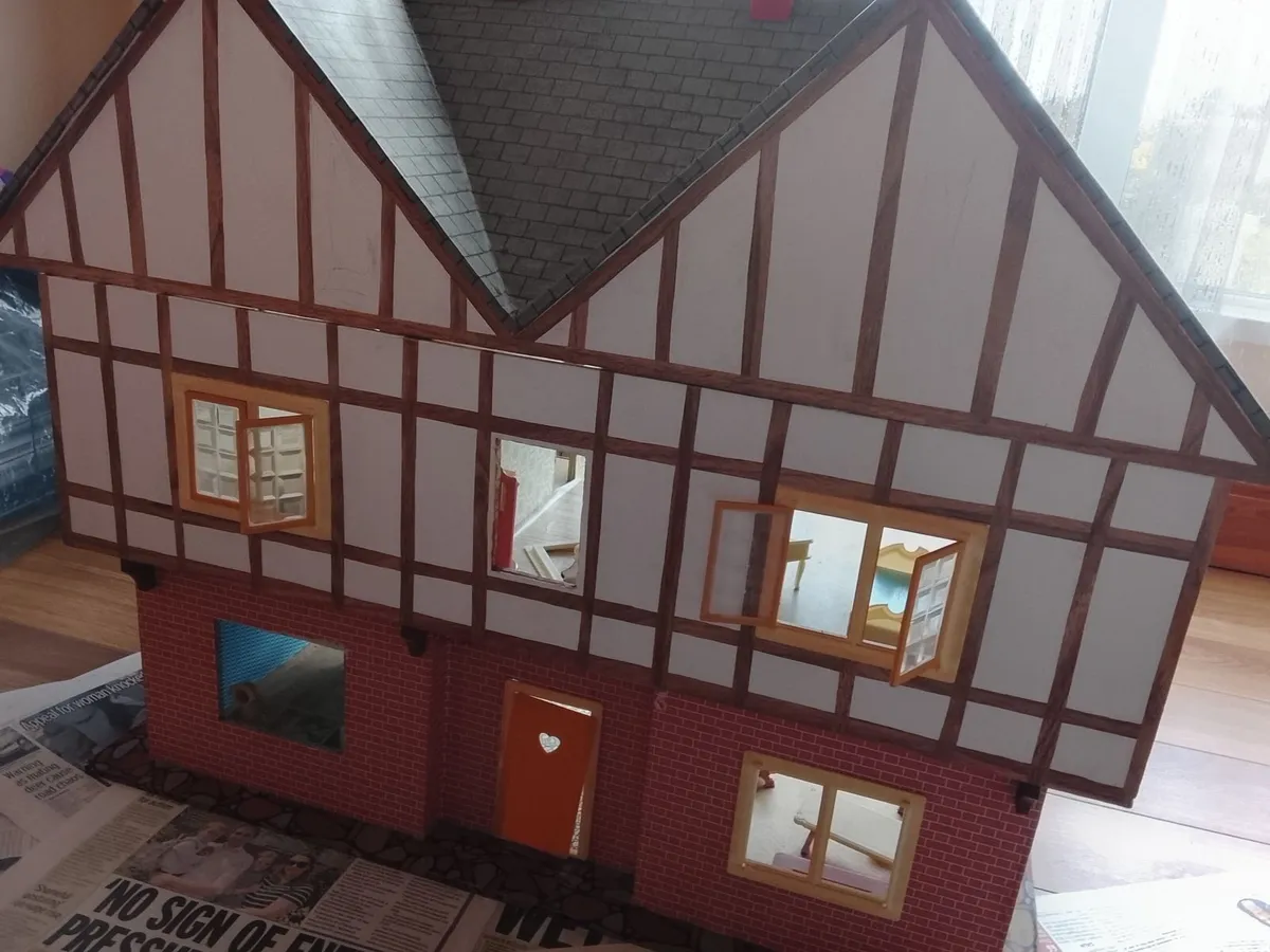 Doll house - Image 1