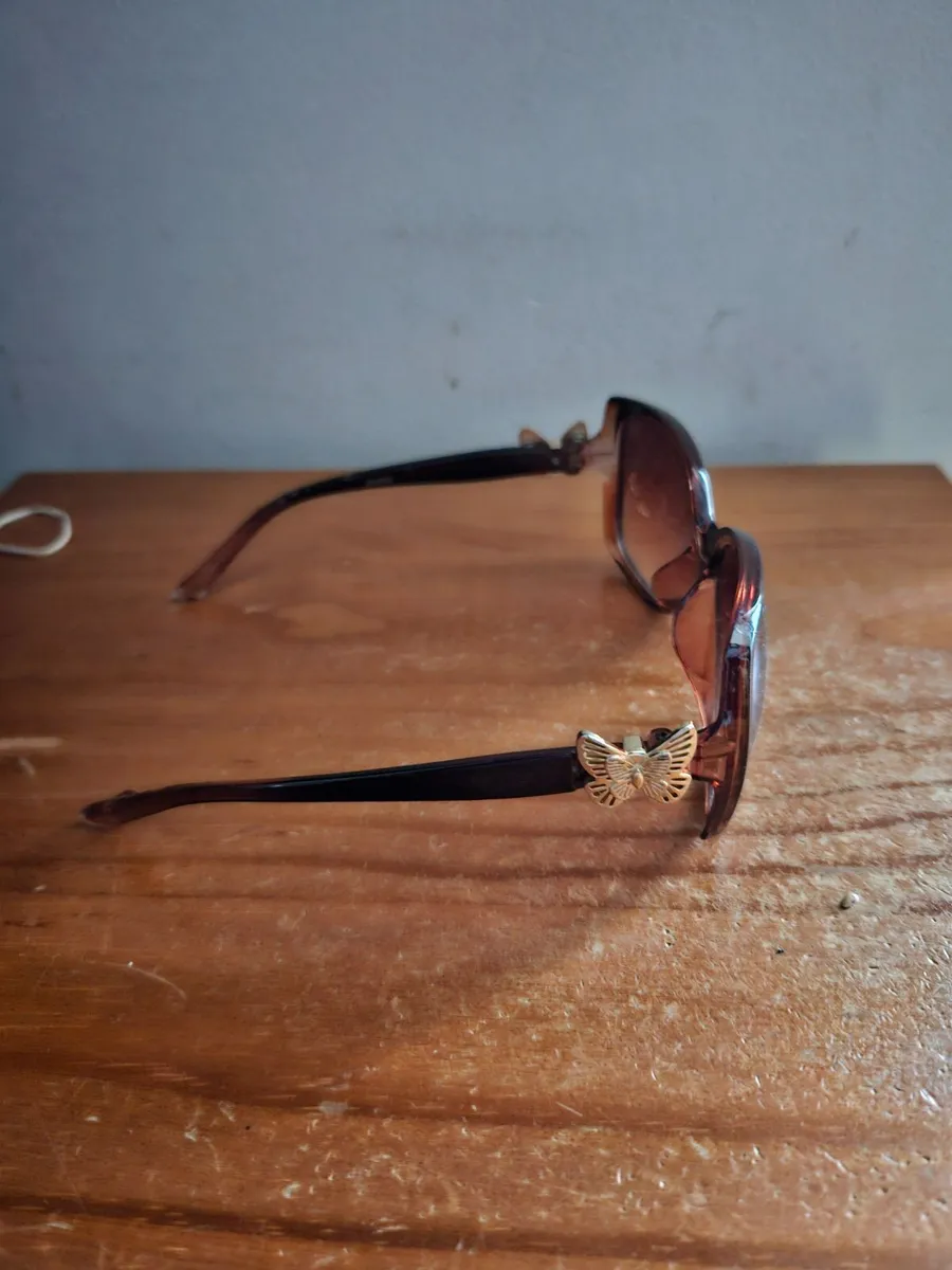 Vintage Retro Sunglasses - Image 4