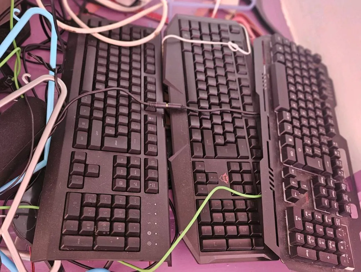 3 Monitors 3 Keyboards 2 Headsets - Image 4