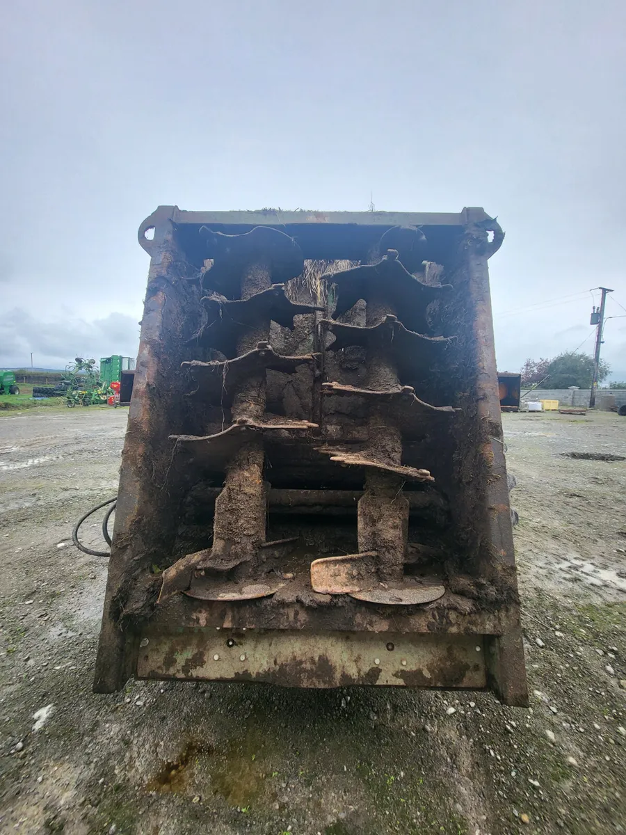 Bunning Rear Discharge Spreader - Image 3