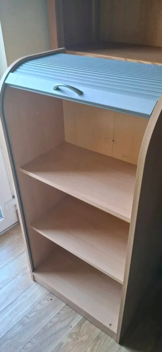 Shelves roll top - Image 1