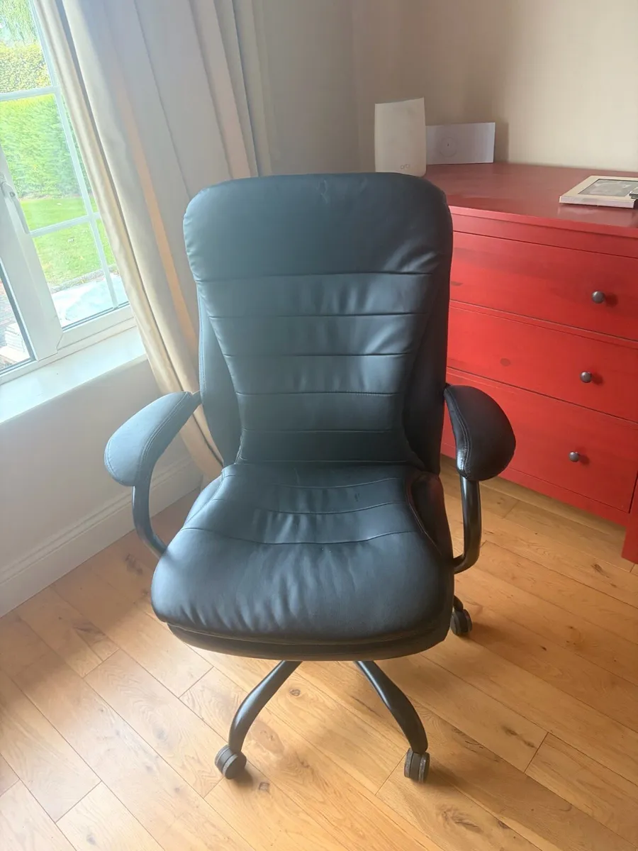 Office chair - Image 1