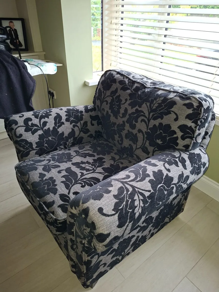 Couches and arm chair - Image 2