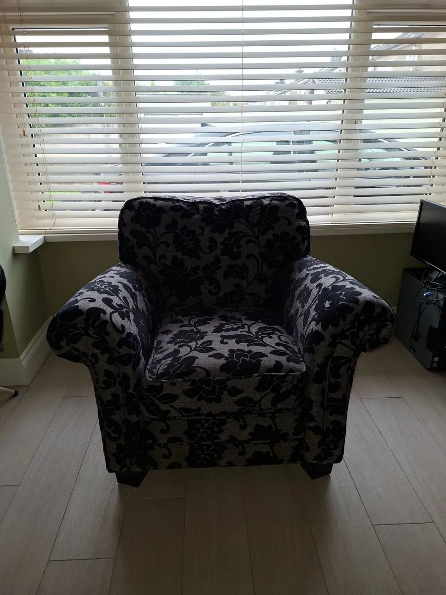 Couches and arm chair - Image 3