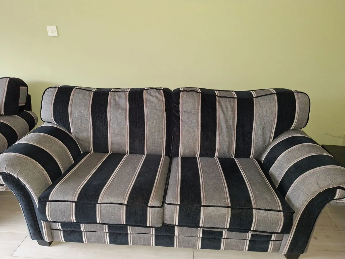Couches and arm chair - Image 4