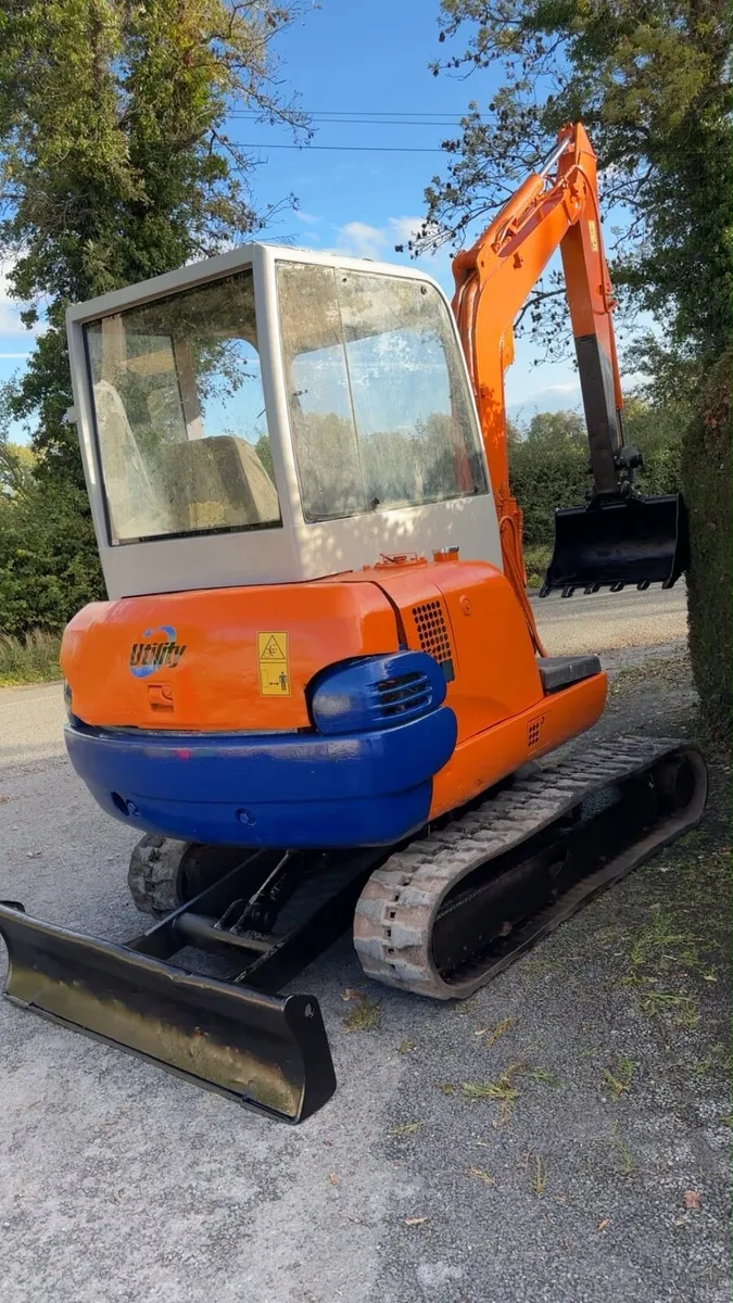 HITACHI EX30 3 Ton Mini Digger - Image 3
